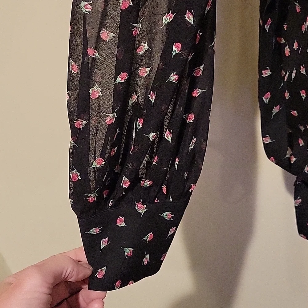 ❤️ NWOT! CLUB MONACO STRILS SILK RUFFLED STRAWBERRY PRINT WRAP TOP / BLOUSE
